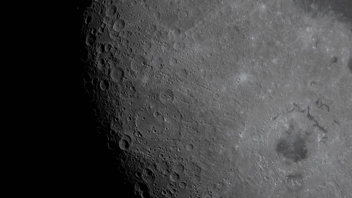 V čase amerického průletu kolem Měsíce posouvá Rusko start tří lunárních misí na roky 2032 až 2036